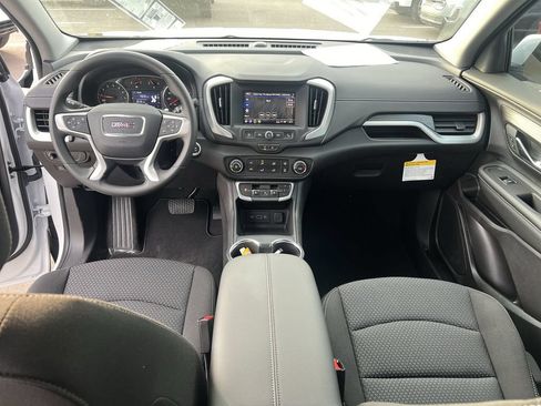 Used 2024 GMC Terrain SLE FWD image 18