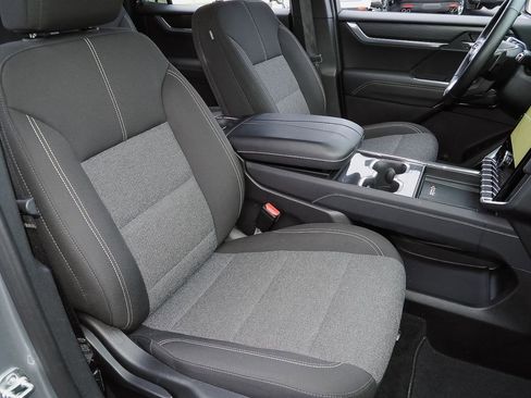 Used 2025 GMC Acadia Elevation image 19