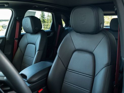 Certified 2026 Porsche Cayenne AWD/4WD image 5