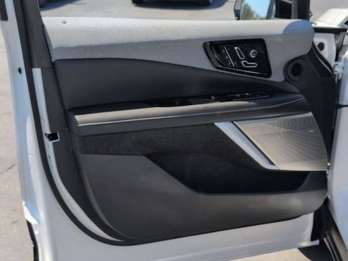Certified 2025 Cadillac Optiq Luxury 2 w/ LPO, Floor Liner Package AWD/4WD image 22