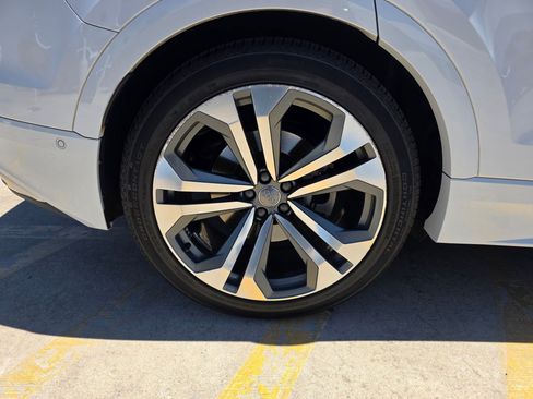 Used 2019 Audi Q8 Premium Plus AWD/4WD image 11
