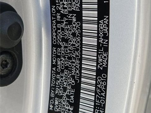 Used 2018 Toyota Prius Three image 33