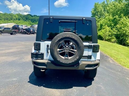 Used 2017 Jeep Wrangler Unlimited Sahara AWD/4WD image 12