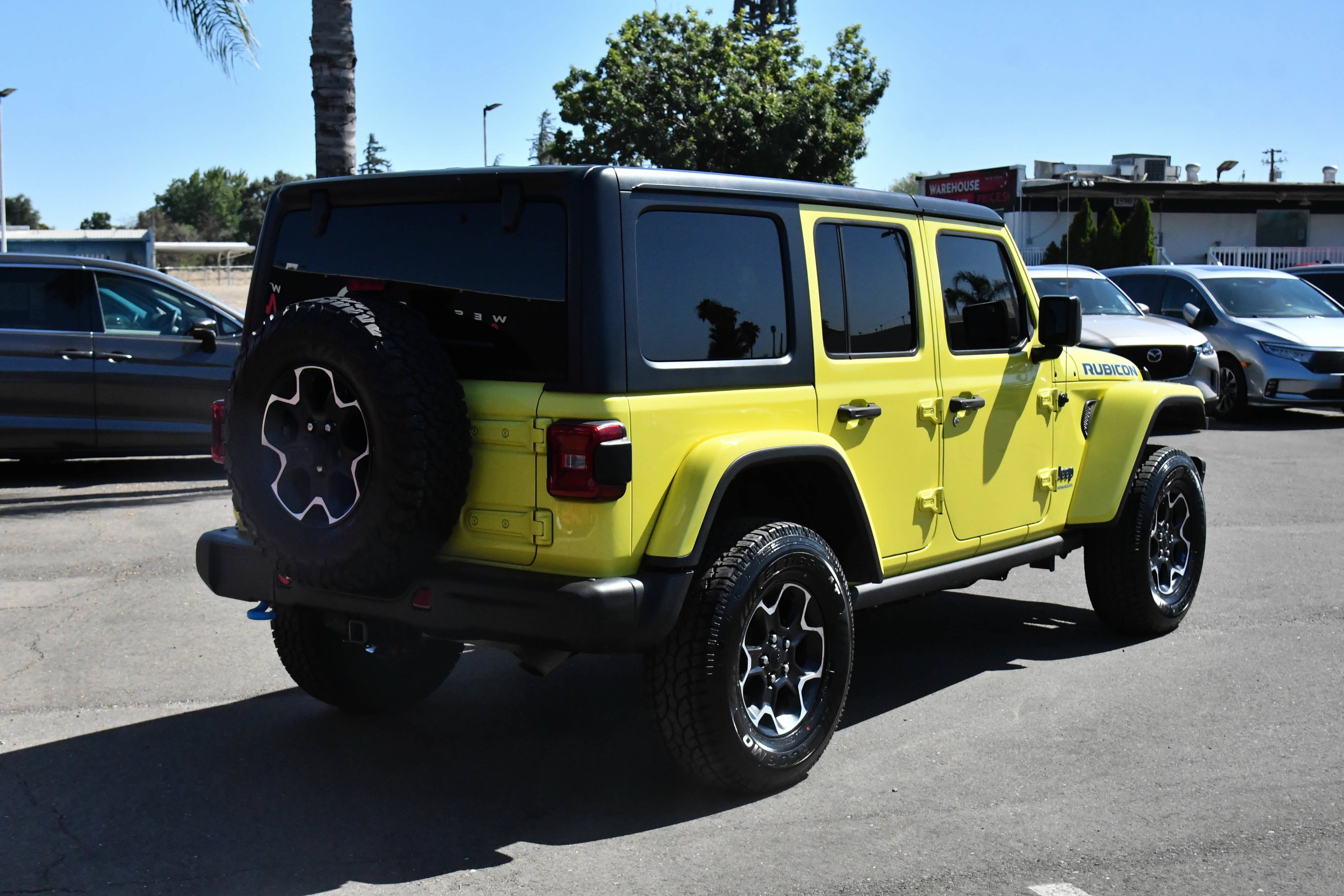 Used 2023 Jeep Wrangler Unlimited Rubicon 4xe w/ Steel Bumper Group AWD/4WD image 8