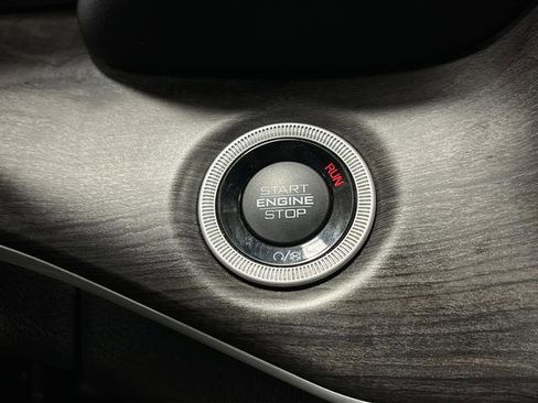 Used 2023 Jeep Grand Cherokee Limited w/ Luxury Tech Group II image 22