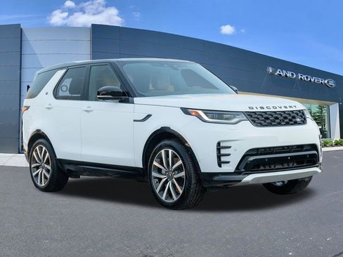 Used 2024 Land Rover Discovery Dynamic SE AWD/4WD image 3
