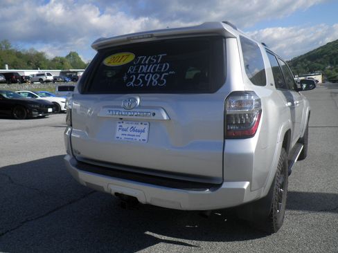 Used 2017 Toyota 4Runner SR5 image 6