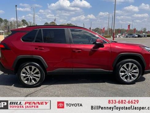 Used 2022 Toyota RAV4 XLE Premium image 6