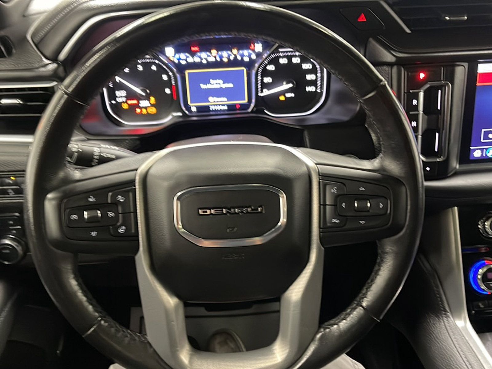 Used 2021 GMC Yukon Denali w/ Denali Premium Package AWD/4WD image 4