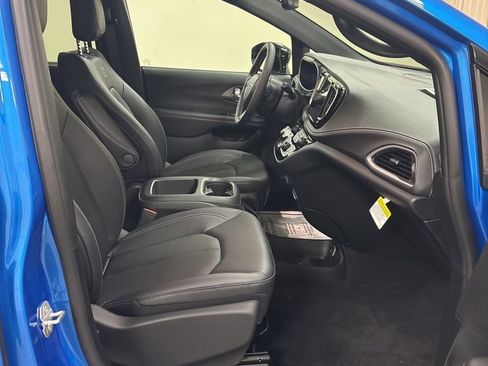 New 2026 Chrysler Pacifica Select w/ S Appearance Package FWD image 29