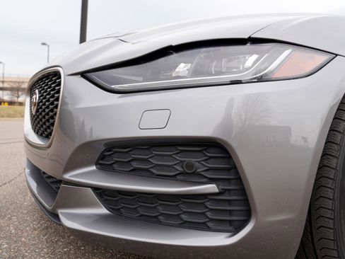 Used 2020 Jaguar XE S image 19