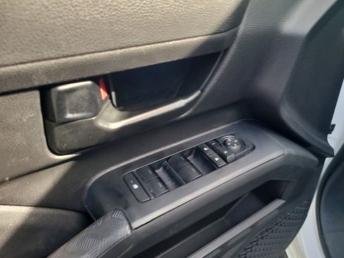 Certified 2024 Toyota Tacoma SR image 18