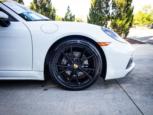 Used 2025 Porsche 718 Boxster RWD image 13