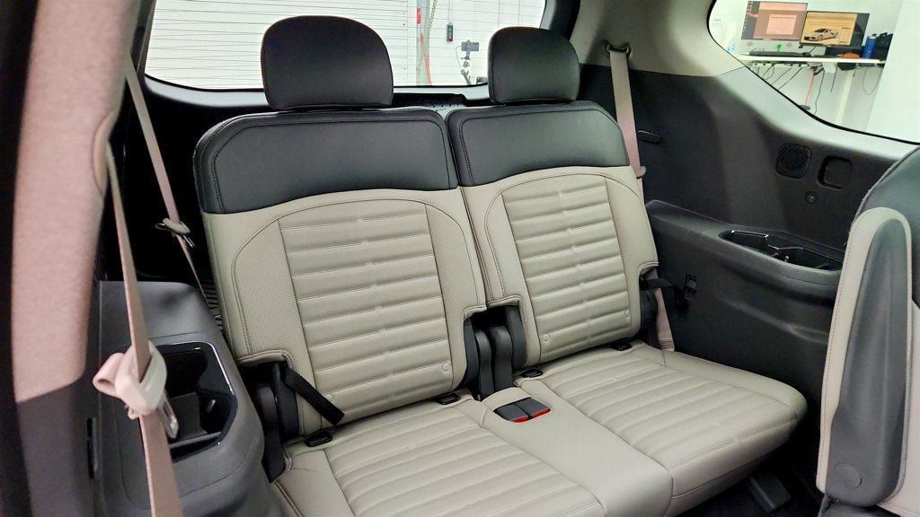 Used 2026 Kia EV9 Land AWD/4WD image 22