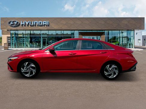 New 2025 Hyundai Elantra Limited image 3