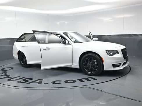 Used 2023 Chrysler 300 Touring L w/ Comfort Group image 23