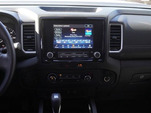 Used 2022 Nissan Frontier SV image 16