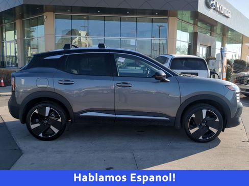 Used 2025 Nissan Kicks SR image 2