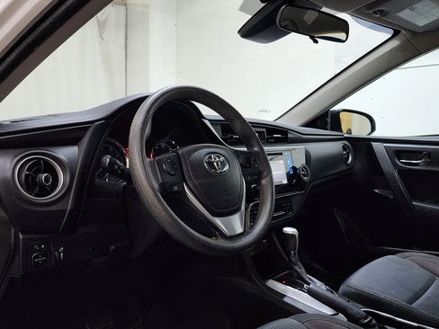 Used 2017 Toyota Corolla LE FWD image 12
