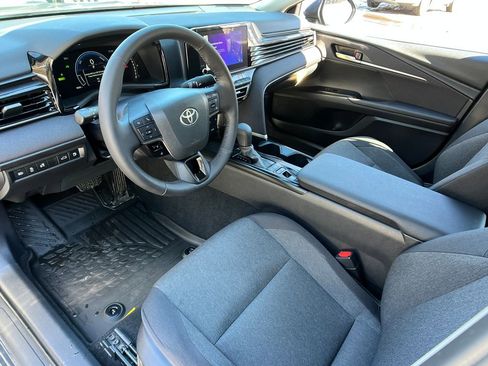 Used 2025 Toyota Camry LE w/ Convenience Package image 11