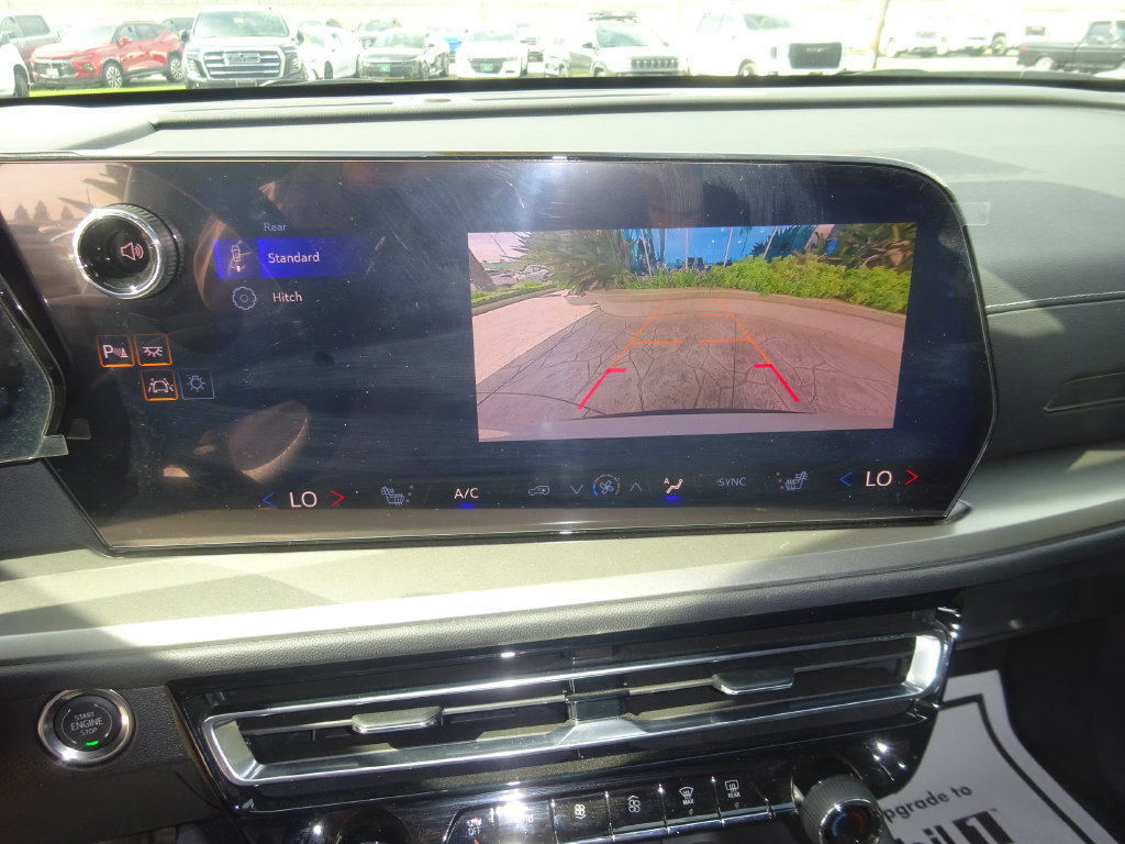 Used 2026 Chevrolet Traverse LT w/ Midnight/Sport Edition FWD image 27