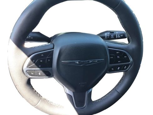 Used 2025 Chrysler Pacifica Select FWD image 17