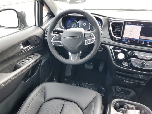 New 2027 Chrysler Pacifica Select FWD image 14