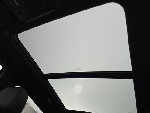 Used 2024 Chevrolet Suburban RST w/ Luxury Package image 31