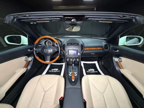Used 2010 Mercedes-Benz SLK 300 image 17