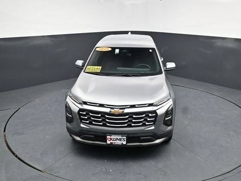 Used 2025 Chevrolet Equinox LT FWD image 36