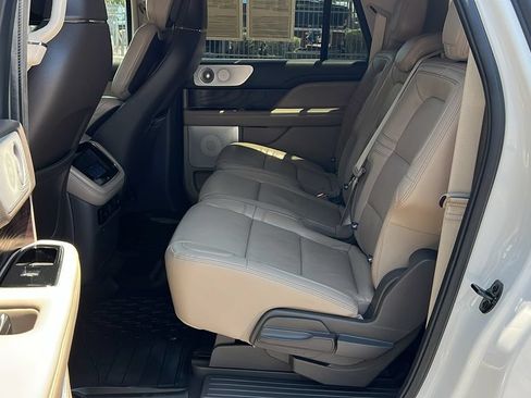 Certified 2024 Lincoln Navigator L Reserve AWD/4WD image 11