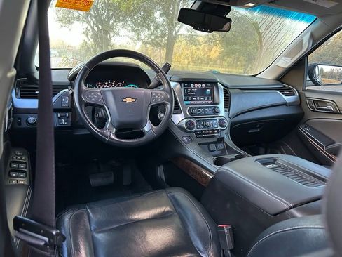 Used 2017 Chevrolet Suburban LT w/ LT Signature Package image 12