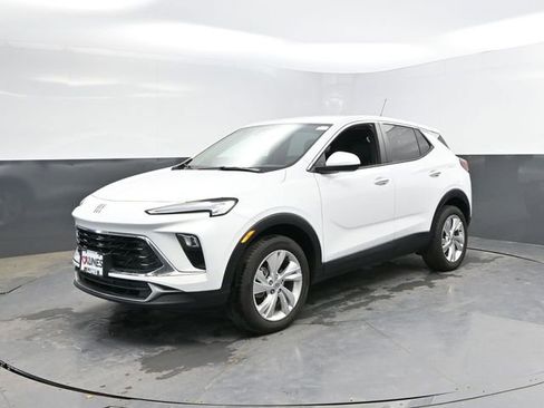Used 2025 Buick Encore GX Preferred AWD/4WD image 3