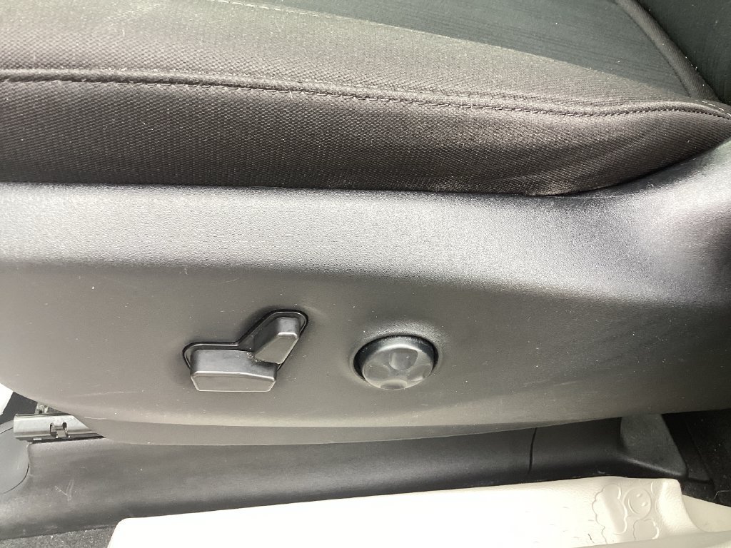Used 2022 Chrysler Voyager LX FWD image 36