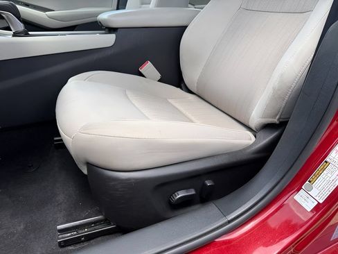 Used 2025 Nissan Altima 2.5 SV FWD image 9