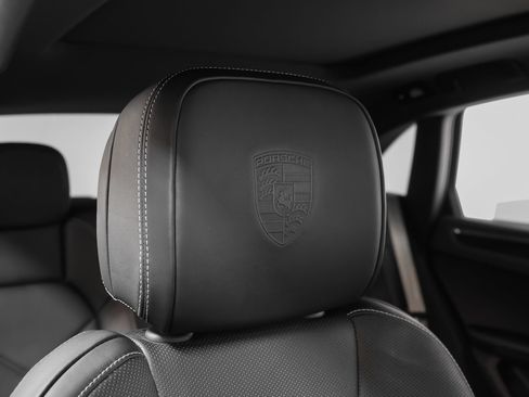 Certified 2023 Porsche Macan AWD/4WD image 23