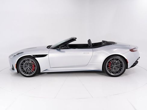 Used 2024 Aston Martin DB12 Convertible image 2
