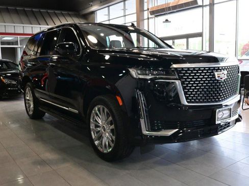 Used 2023 Cadillac Escalade Premium Luxury AWD/4WD image 3
