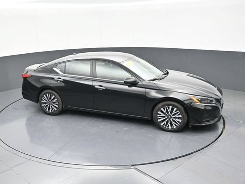 Used 2025 Nissan Altima 2.5 SV FWD image 62