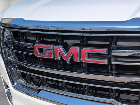 Used 2023 GMC Yukon SLT w/ SLT Luxury Package AWD/4WD image 12