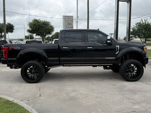 Used 2019 Ford F250 Platinum w/ Platinum Ultimate Package AWD/4WD image 3