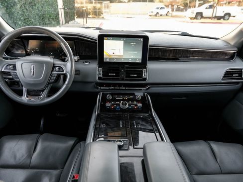 Used 2018 Lincoln Navigator Reserve w/ Technology Package image 18