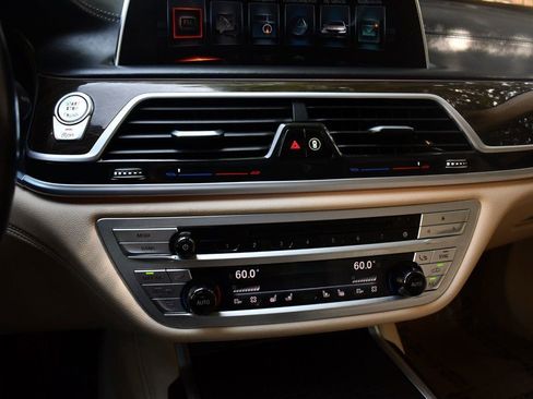 Used 2017 BMW 750i xDrive image 29