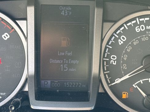 Used 2017 Toyota Tacoma SR5 w/ Tow Package image 22