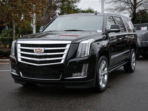 Used 2020 Cadillac Escalade ESV Premium Luxury image 8