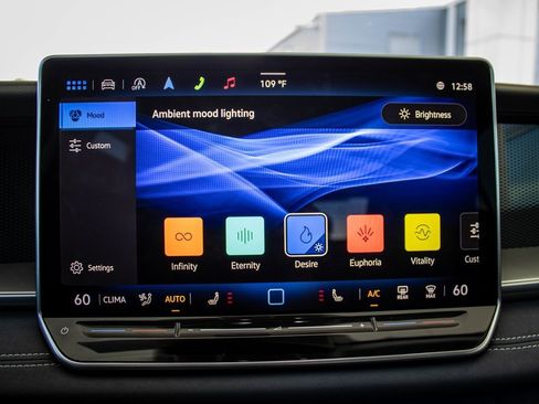 Certified 2025 Volkswagen Tiguan SE image 41