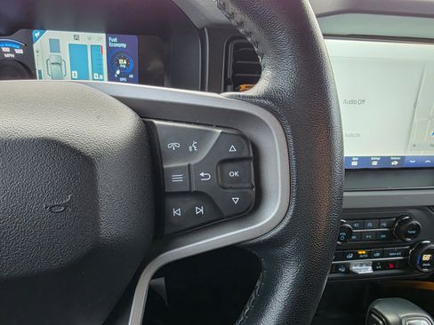 Used 2023 Ford Bronco Badlands image 16