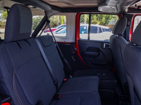 Used 2025 Jeep Wrangler Unlimited Sport AWD/4WD image 18