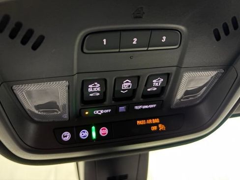 Used 2023 Chevrolet Traverse High Country AWD/4WD image 42