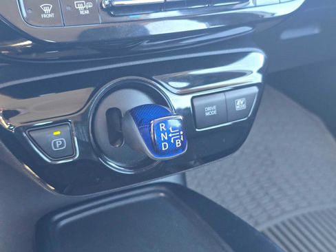 Certified 2021 Toyota Prius LE FWD image 27